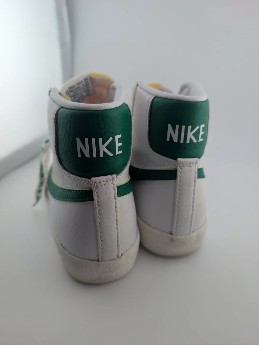 Nike Kids Sz 5.5 Blazer Mid '77 Vintage White Pine Green Sneakers Shamrock Laces